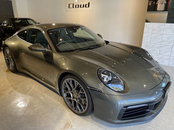 ポルシェ992カレラ4S アベンチュリングリーンメタリック